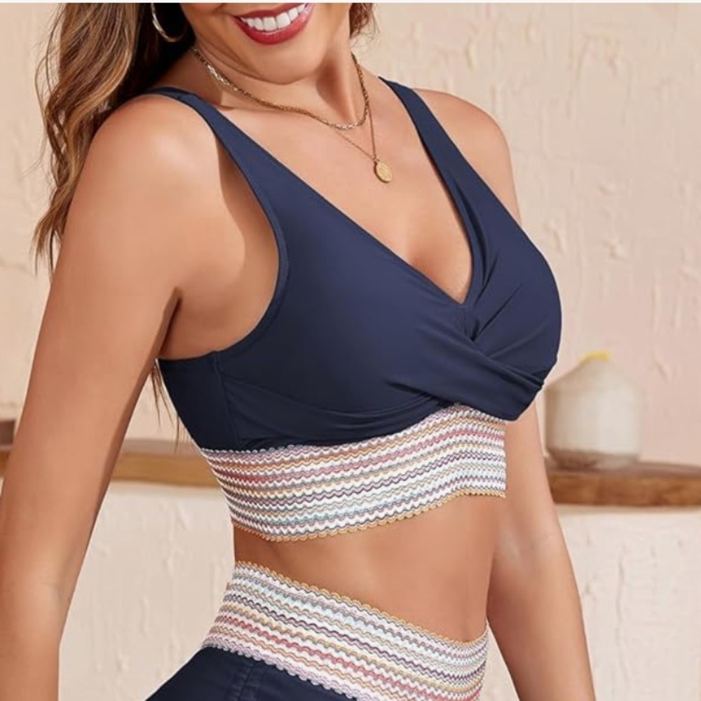 Vemubapis Blue Swim Bikini Top with Multicolor Band.
Size M - Picture 9 of 11